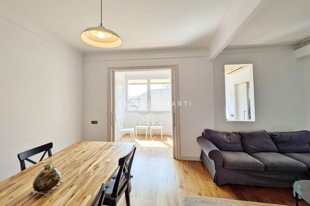 Bright apartment with balcony and views in Galvany.
