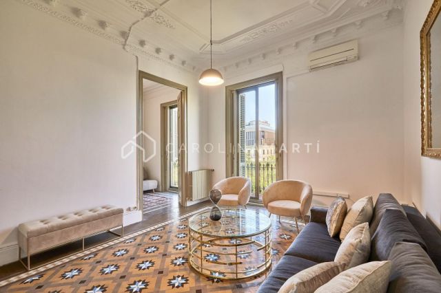 Exclusive apartment with terrace for rent in an emblematic area of Barcelona's Eixample, right next to La Pedrera