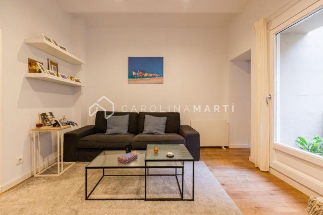 Apartment with terrace for sale in Plaza Molina – 2 bedrooms, open kitchen and lots of natural light