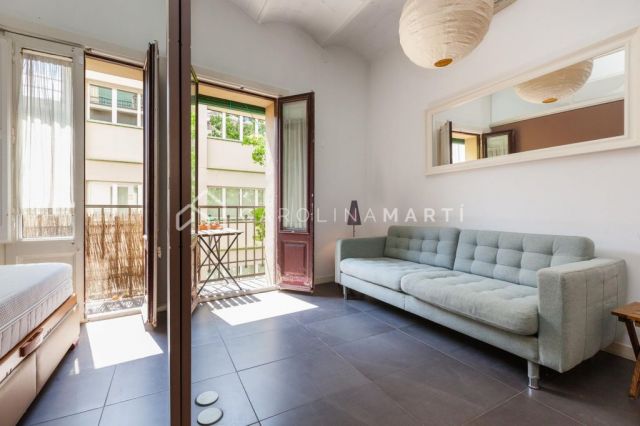 Apartment for Rent in Plaça Rovira – Bright, Furnished, and with Balcony