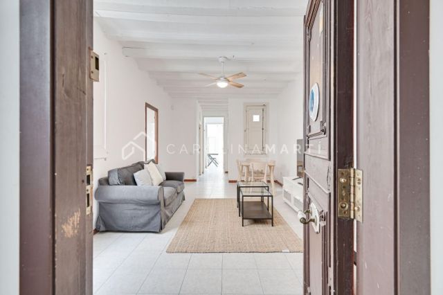 Apartment for rent with terrace in the center of Barcelona – Bright and in excellent condition