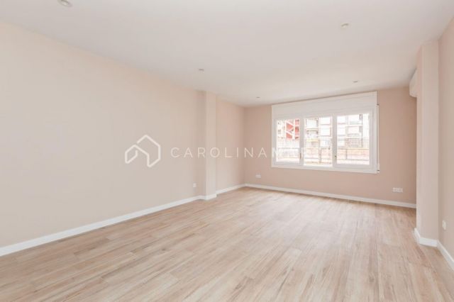 Apartment for sale in Eixample – 105m², 3 bedrooms and a courtyard in Roger de Llúria