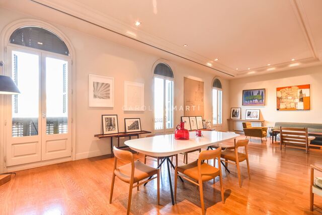 Furnished apartment for rent on Passeig de Gràcia with parking