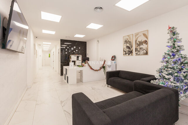 Commercial premises for sale with yield on Sant Jeroni Street, Cornellà de Llobregat