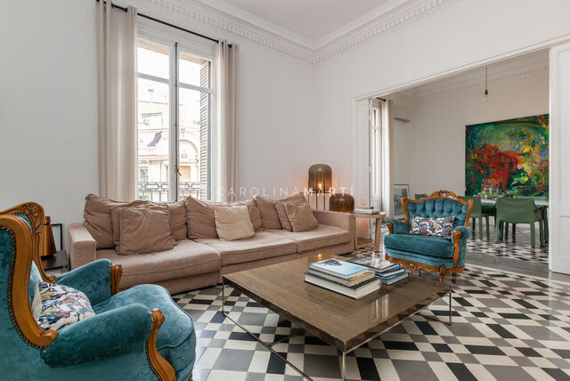 Elegante piso señorial con terrazas en finca regia esquinera