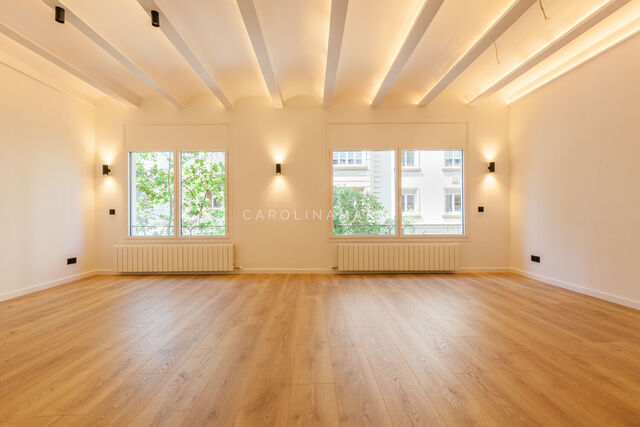 Apartment for sale on Calle de Loreto