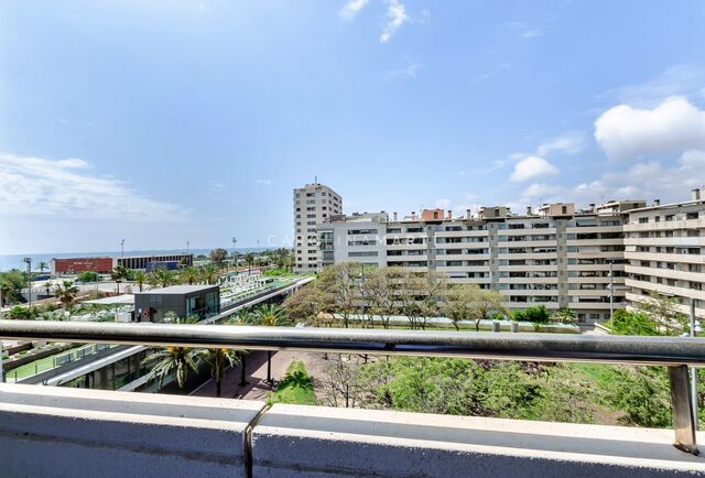 Vivienda luminosa con terraza orientada al mar en Diagonal Mar