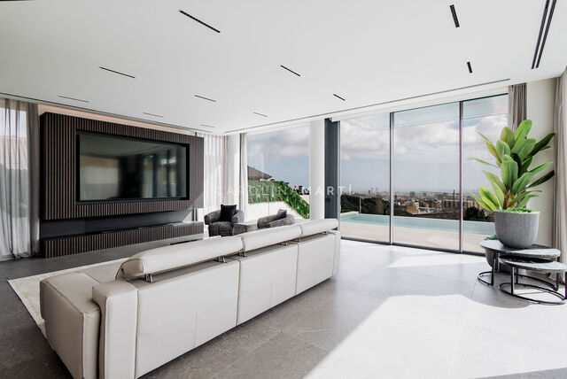 Casa de obra nueva en alquiler con vistas panorámicas en Barcelona