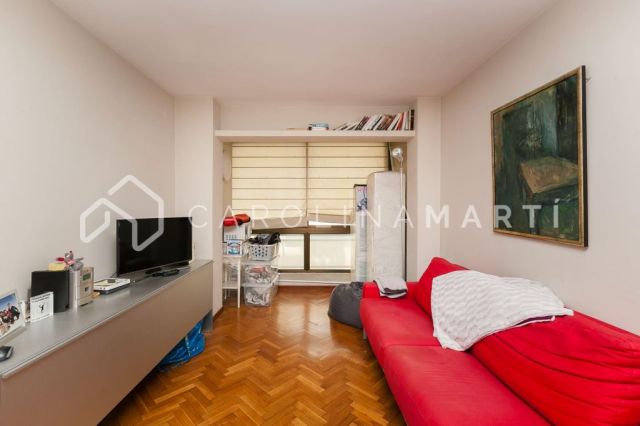 Piso con parking y ascensor en venta en Galvany, Barcelona