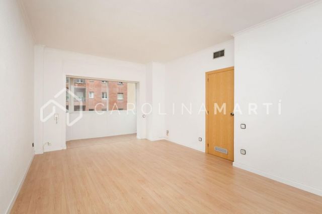 Piso exterior con ascensor en venta en Galvany, Barcelona