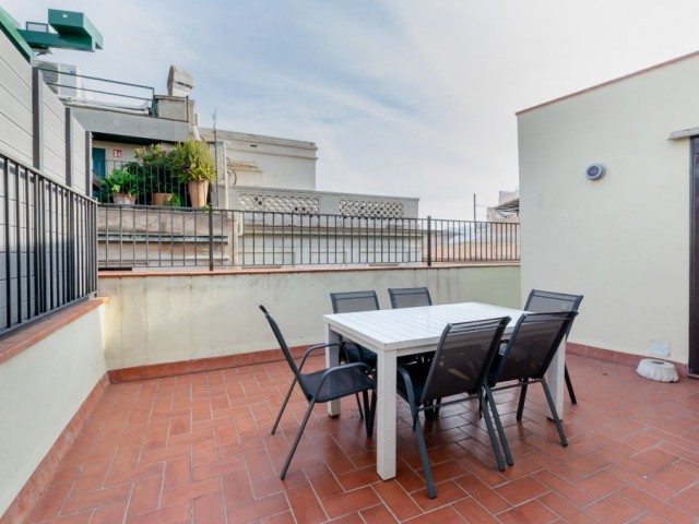 APPARTEMENT RÉCEMMENT RÉNOVÉ À VENDRE À CÔTÉ DE LA PLAZA CATALUNYA