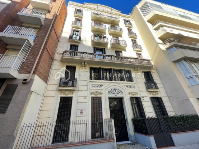 Apartment to be renovated for sale on Madrazo street