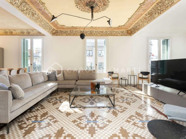 Restored apartment on Calle Girona